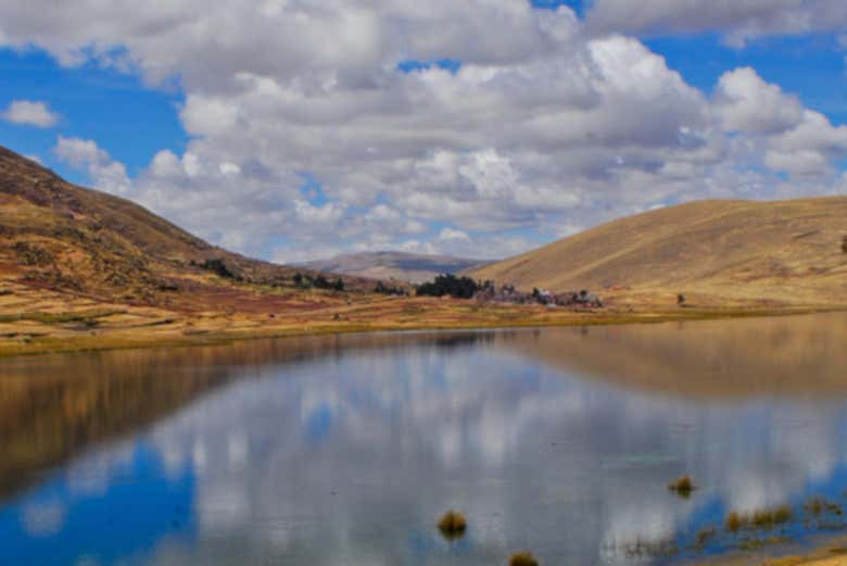Entorno natural da lagoa Pampamarca