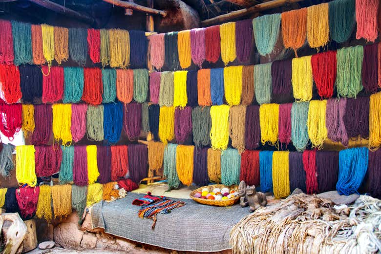 Assistiremos a uma demonstração de tingimento da lã