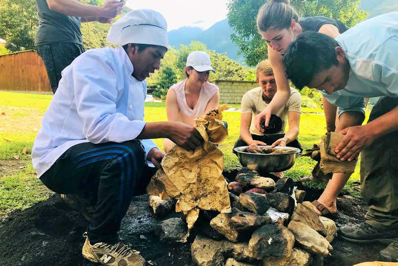 Preparando uma saborosa pachamanca