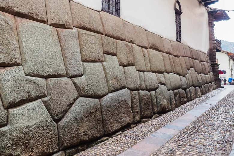 Piedra de los Doce Ángulos