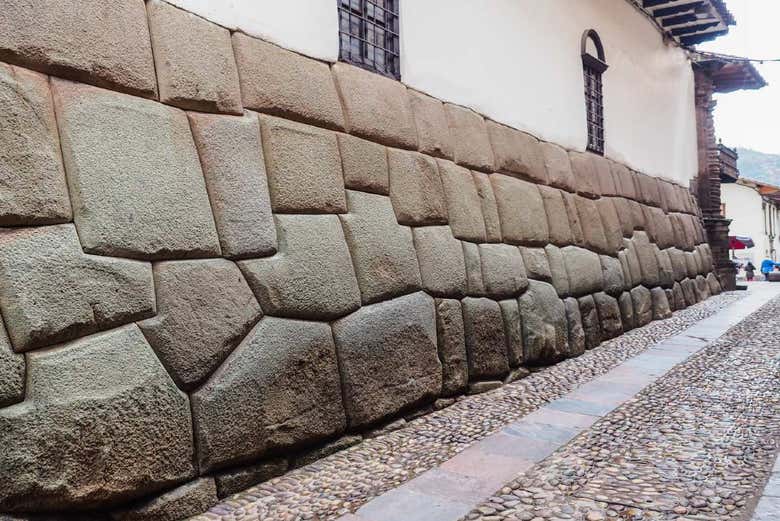 Pedra dos Doze Ângulos