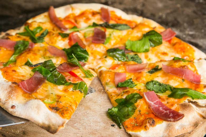 Pizza de forno à lenha