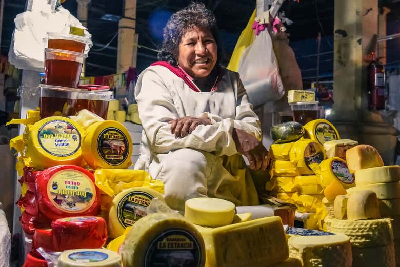 Puesto de queso en el Mercado de San Pedro