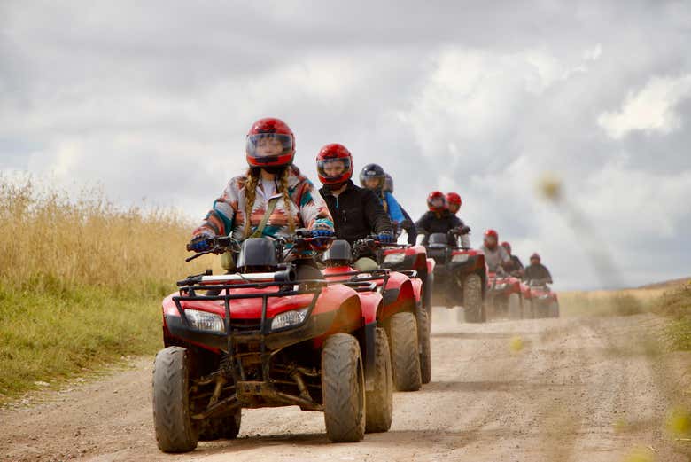 Recorriendo senderos andinos en quad