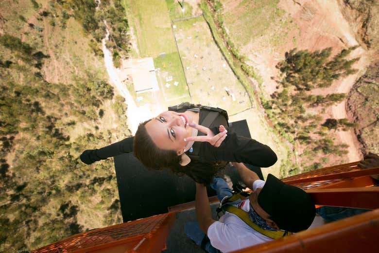 Fazendo bungee jumping em Poroy