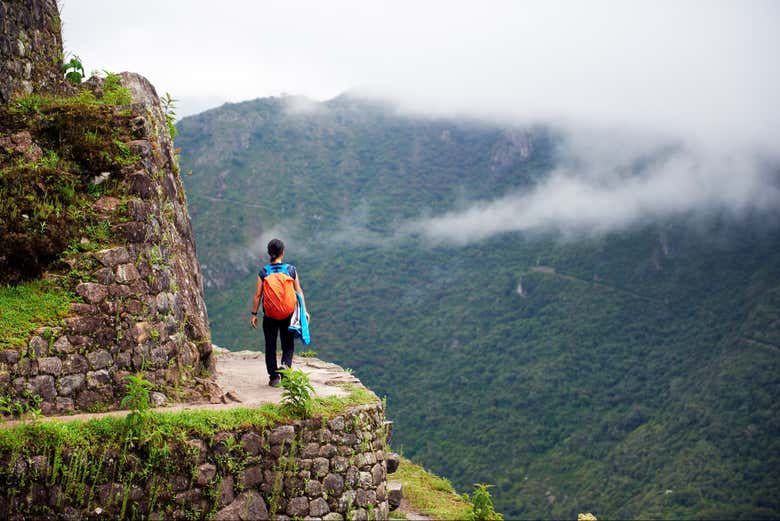 Camminando tra mura Inca e paesaggi andini