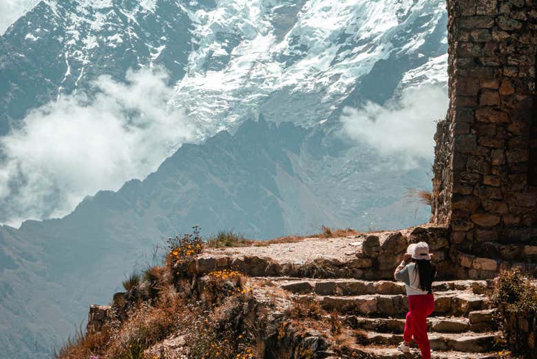 Ascendiendo por las escaleras incas hacia la Puerta del Sol