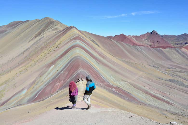Senderismo en la Montaña Arcoíris