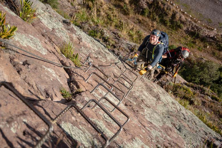 Escalando até o Skylodge