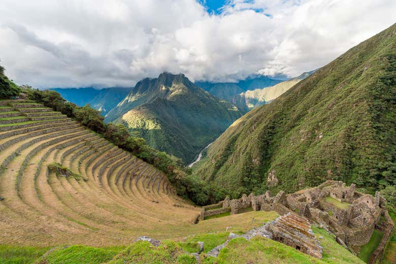 Ruins at Wiñay Wayna on the Inca Trail