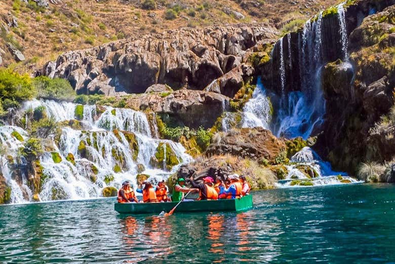 Podréis pasear en barco por vuestra por la laguna Huallhua