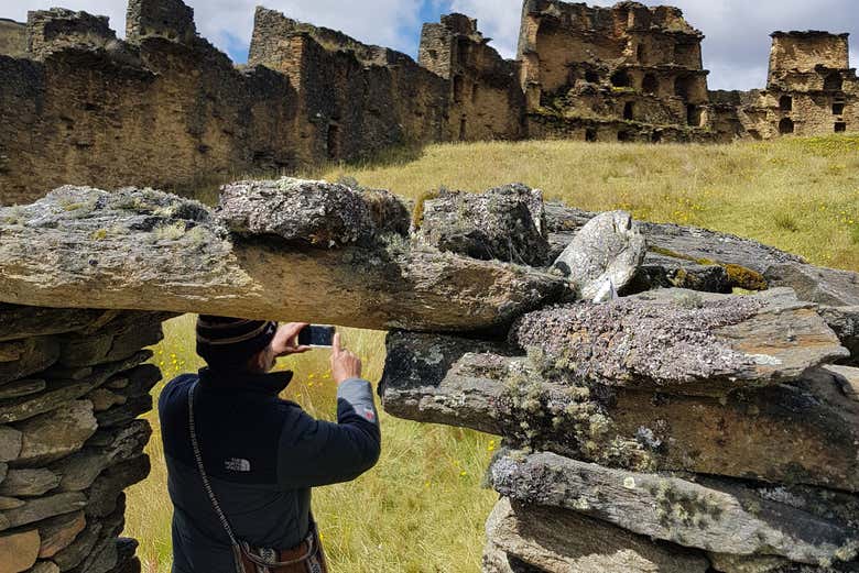 Fotografando as ruínas de Tantamayo