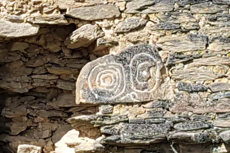 Petróglifo em uma das construções