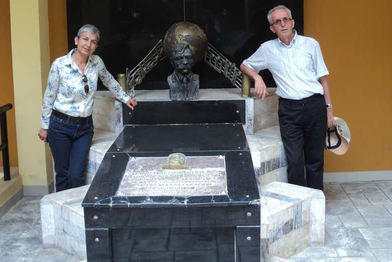 Mausoléu de Daniel Alomía Robles