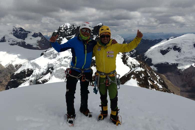 Raggiungendo la cima del Huarapasca