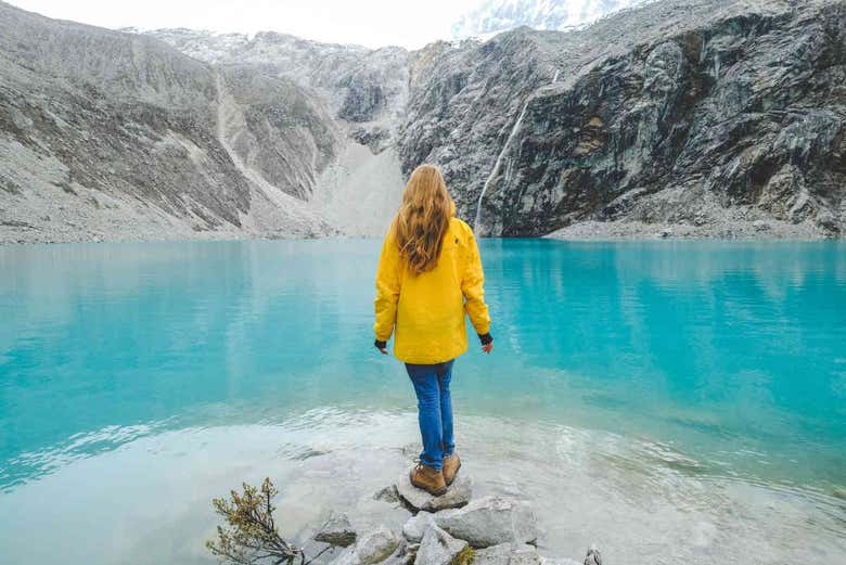Contemplando a cor da lagoa