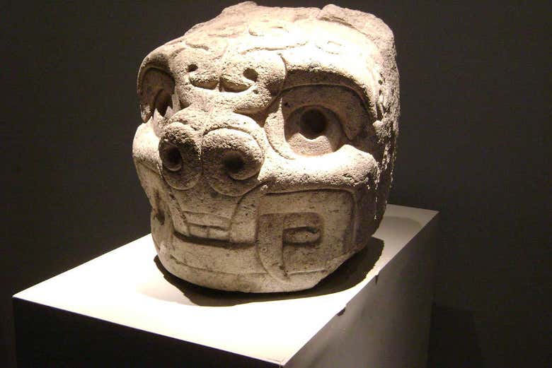 Cabeza de piedra del Museo Nacional Chavín