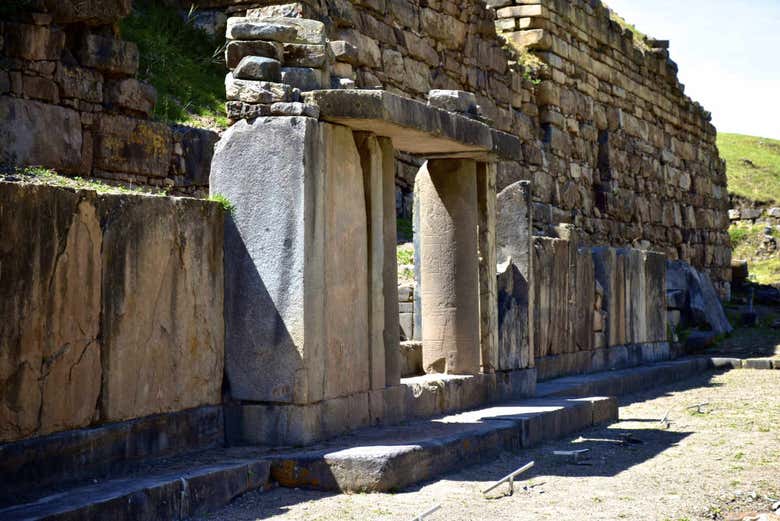 Pórtico de las Falcónidas