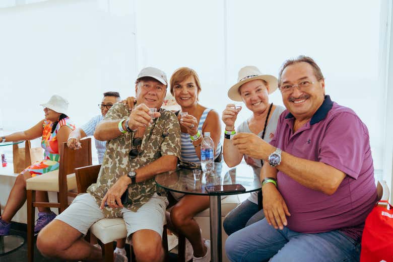 Brindando con pisco por la nueva cosecha