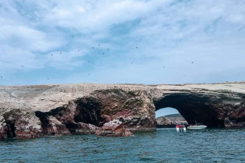 Admire the rock formations at Languinillas beach