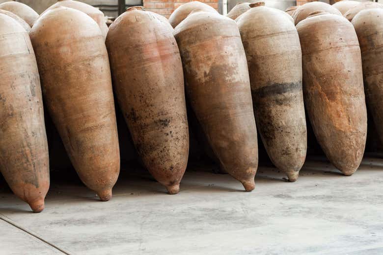 Jars used to store and make pisco