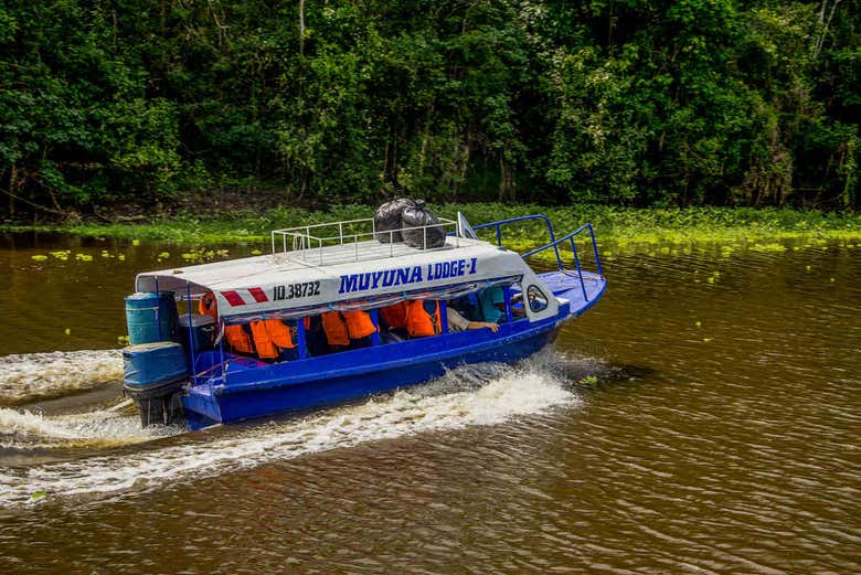 Montados en el barco para disfrutar del río Amazonas