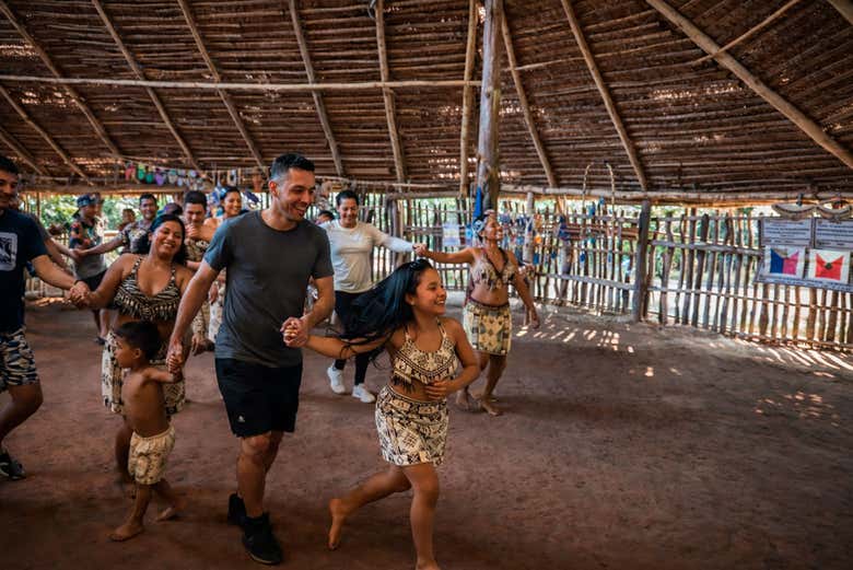 Participate in the Indigenous villages costums