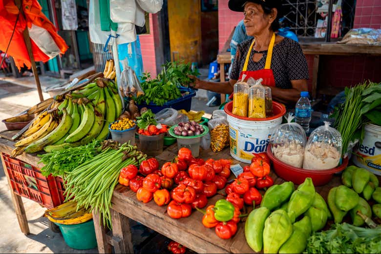 Venta de insumos amazonicos en el mercado de Belén