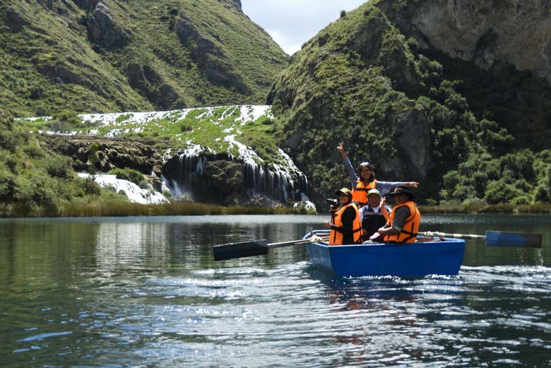 Boat trip on the Huallhua Lagoon