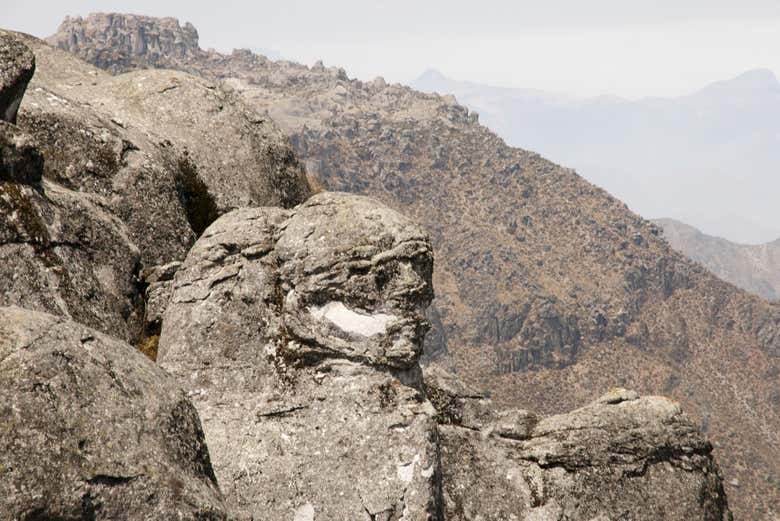 Roca con forma de cabeza humana
