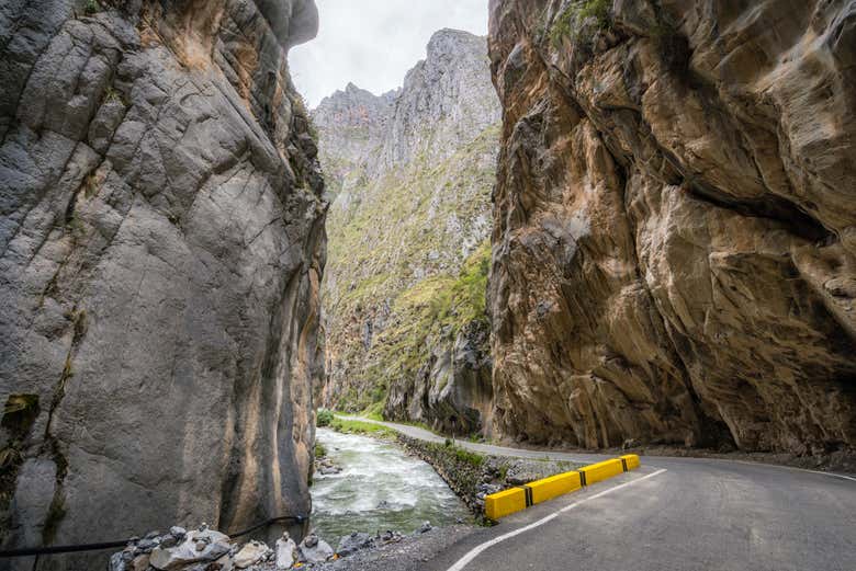 Una carretera en la reserva Nor Yauyos-Cochas