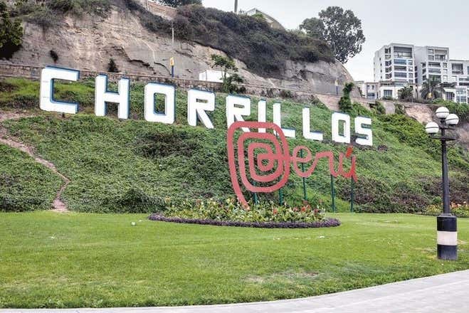 Enjoying the free tour of Chorrillos