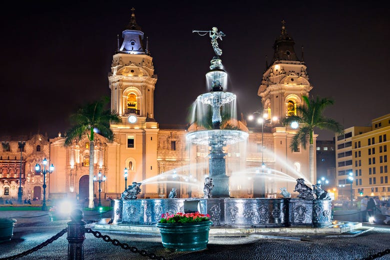 Cattedrale di Lima illuminata