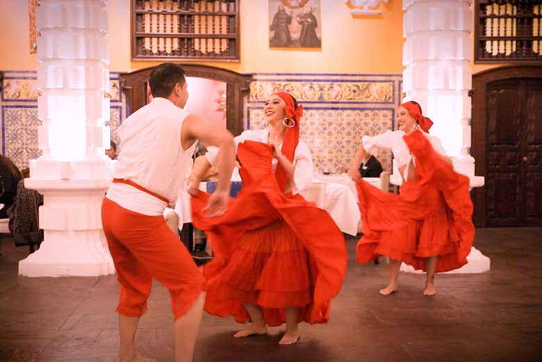 Danças tradicionais no restaurante Casa Tambo, em Lima