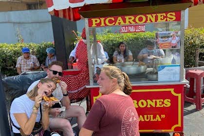 Degustando la comida callejera peruana