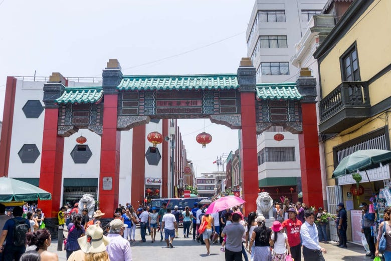 L'ingresso di Chinatown a Lima