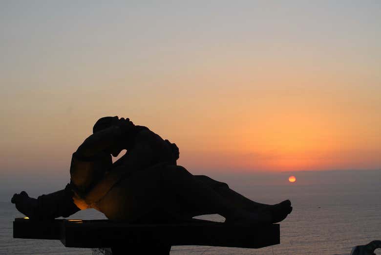 Víctor Delfín's "El Beso"