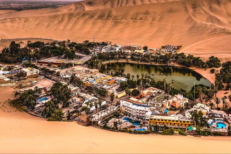Panorámica del oasis de Huacachina