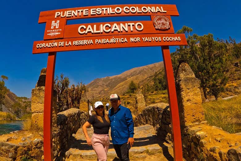 Travel to the colonial bridge Calicanto