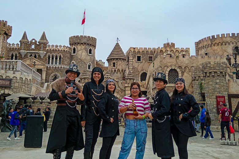 Foto grupo em frente ao castelo de Chancay