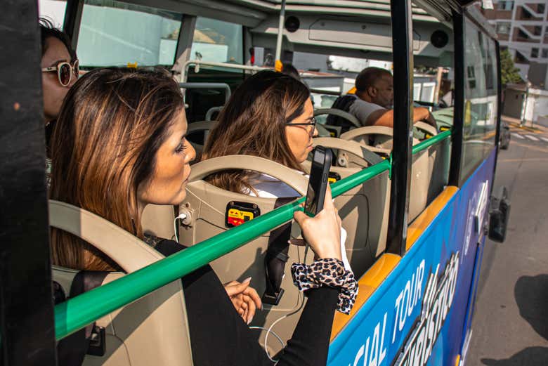 Tirando fotos do ônibus