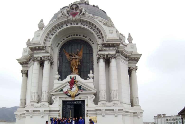 Mausoleo en el Presbítero Maestro