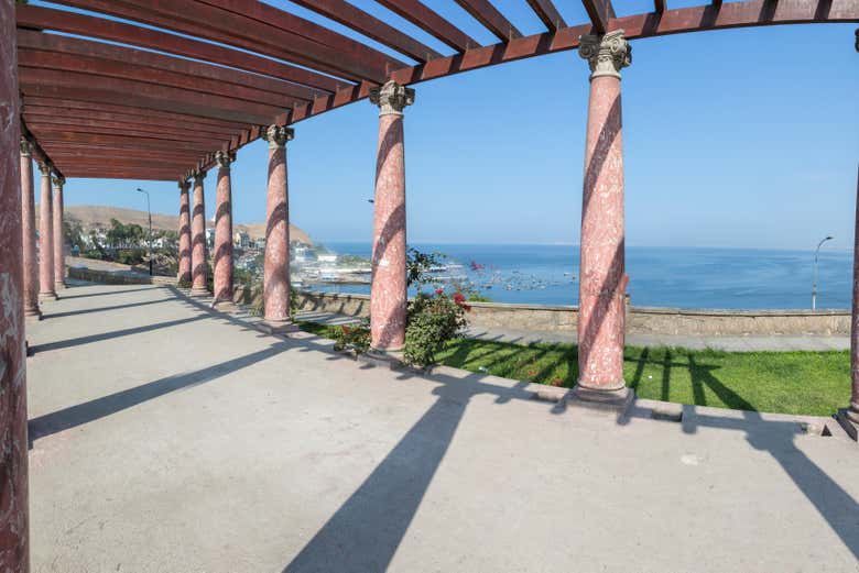 Exploring Chorrillos