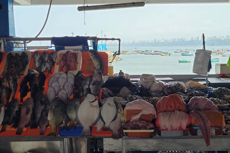 Un puesto de pescado fresco