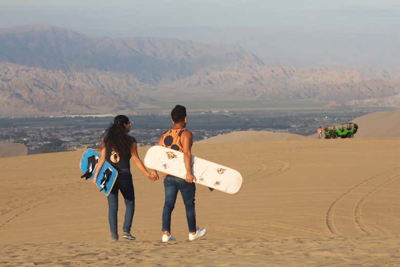 Sandboard no oásis de Huacachina