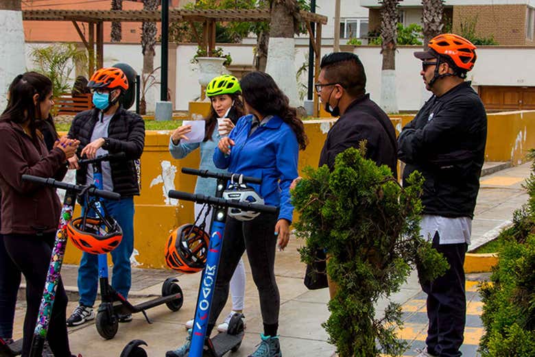 Disfrutando de los patinetes