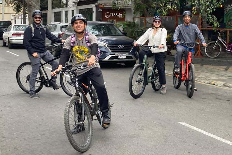 Cycle around Lima