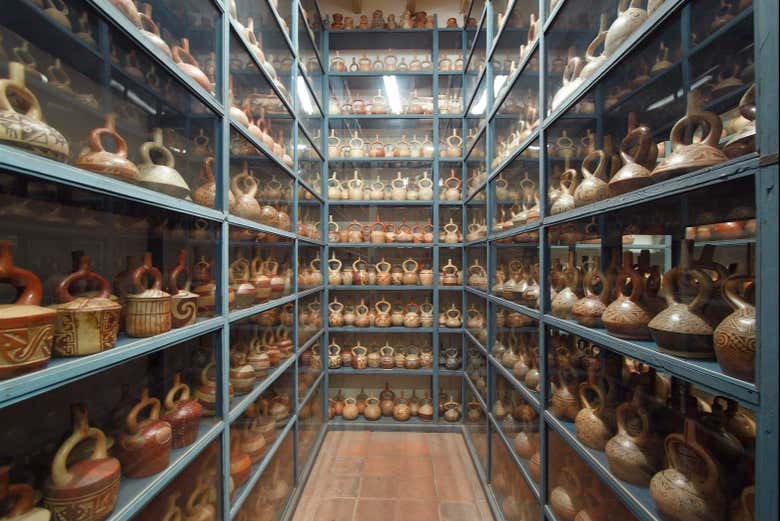 Uma das salas do Museu Larco