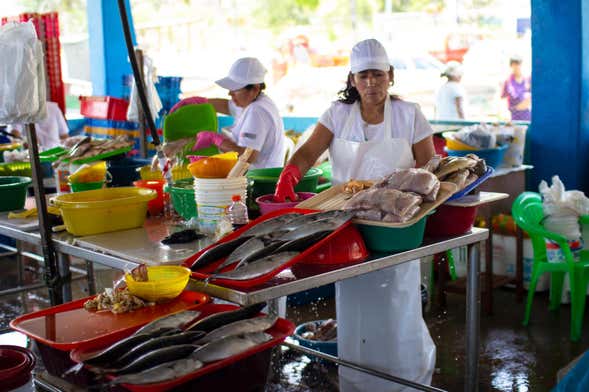 Tour por el mercado de Chorrillos + Taller de cocina peruana