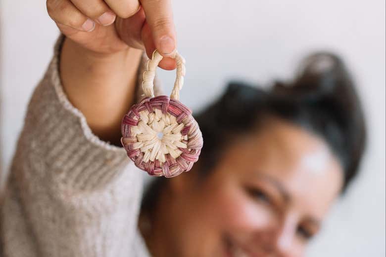 Un llavero con materiales ecológicos